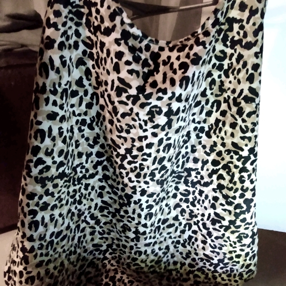 Leporde print tank top. Never wore